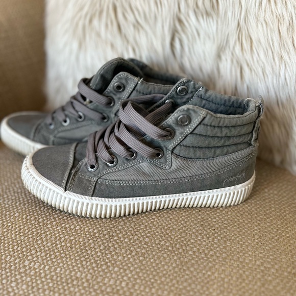 ⭐️SALE⭐️ Blowfish - High Top Sneakers - Picture 2 of 7